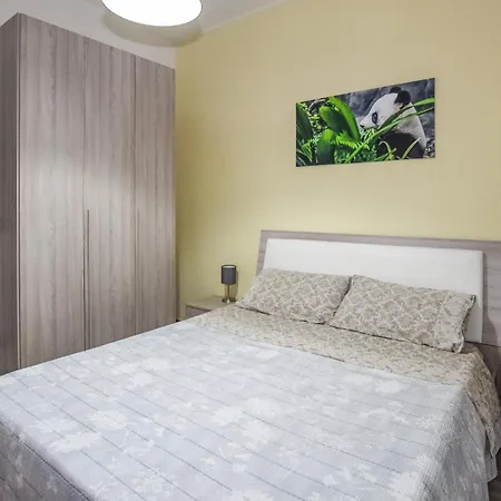 Apartment Awesome In With Kitchen Comiso
